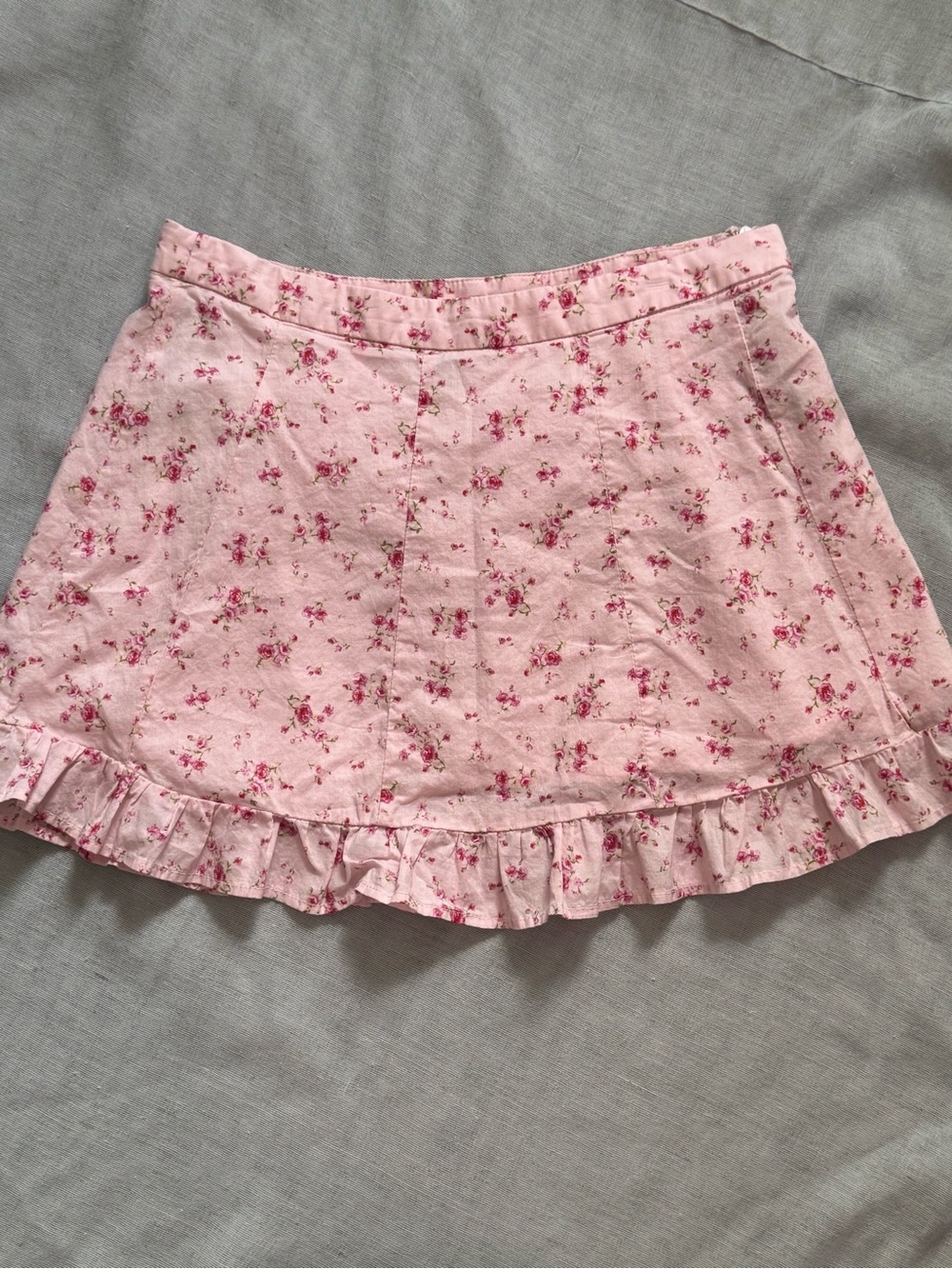Forever 21 Pink Floral Ruffle Hem Mini Skirt
Sz. L Coquette Fairycore Festival